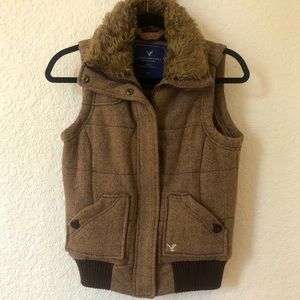 American Eagle EUC Padded Vest Size Small